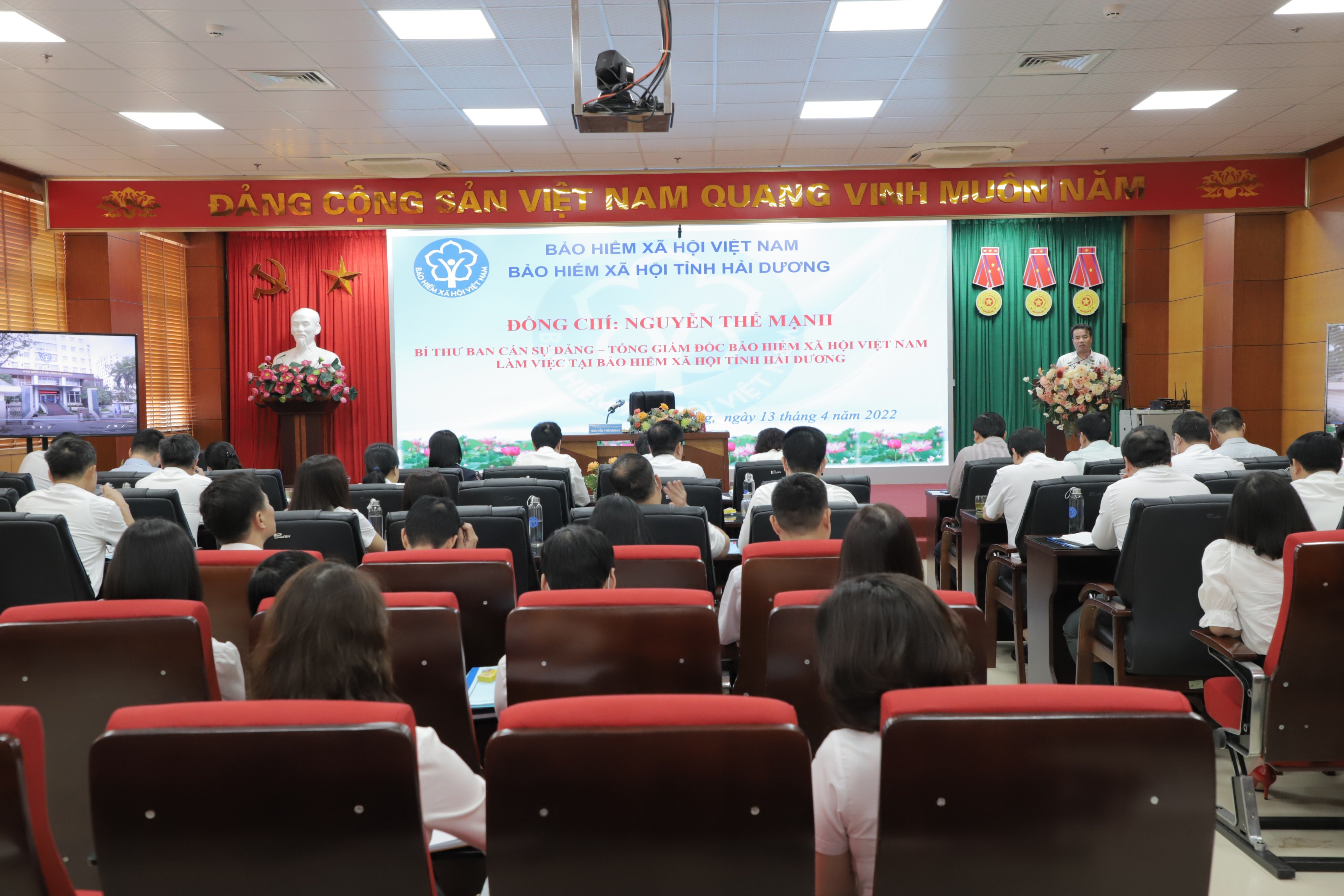 Toàn cảnh buổi làm việc của Tổng Giám đốc BHXH Việt Nam Nguyễn Thế Mạnh với BHXH tỉnh Hải Dương ngày 13/4/2022.