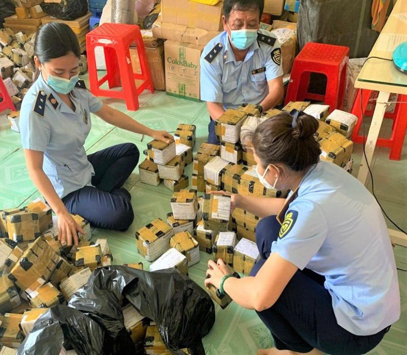 Tăng cường quản lý, đấu tranh chống buôn lậu, gian lận thương mại và hàng giả trong thương mại điện tử