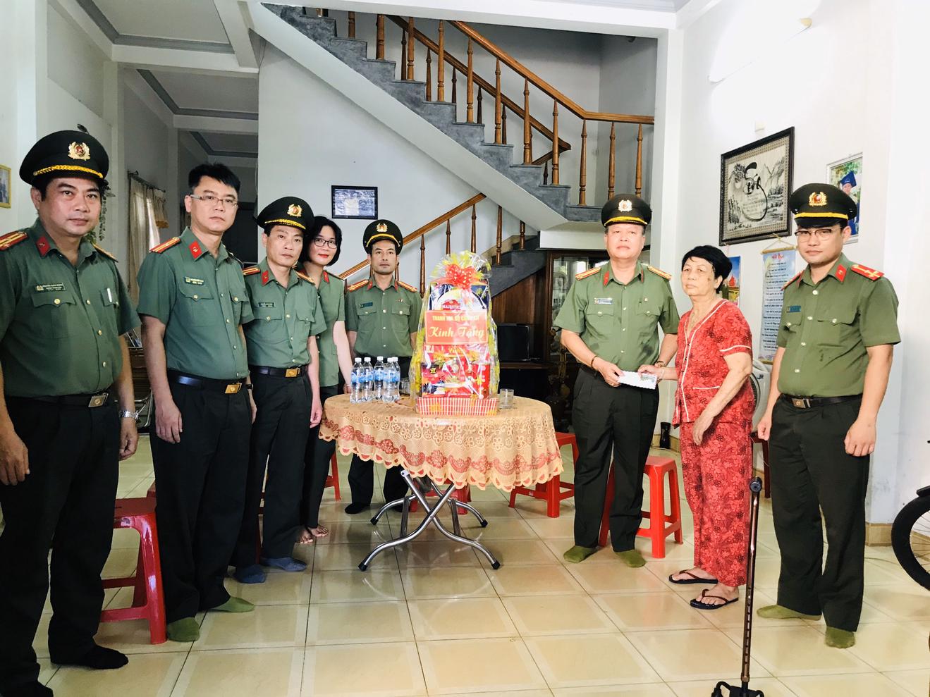 Hoạt động nhân kỷ niệm ngày thương binh liệt sỹ của Thanh tra Bộ Công an