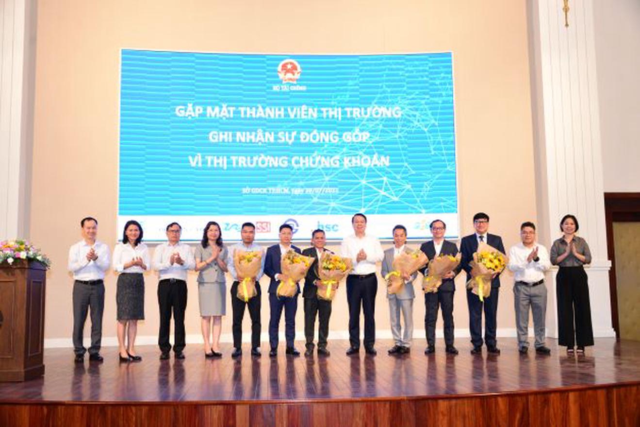 Tiếp tục duy trì giao dịch thông suốt, ổn định thị trường chứng khoán