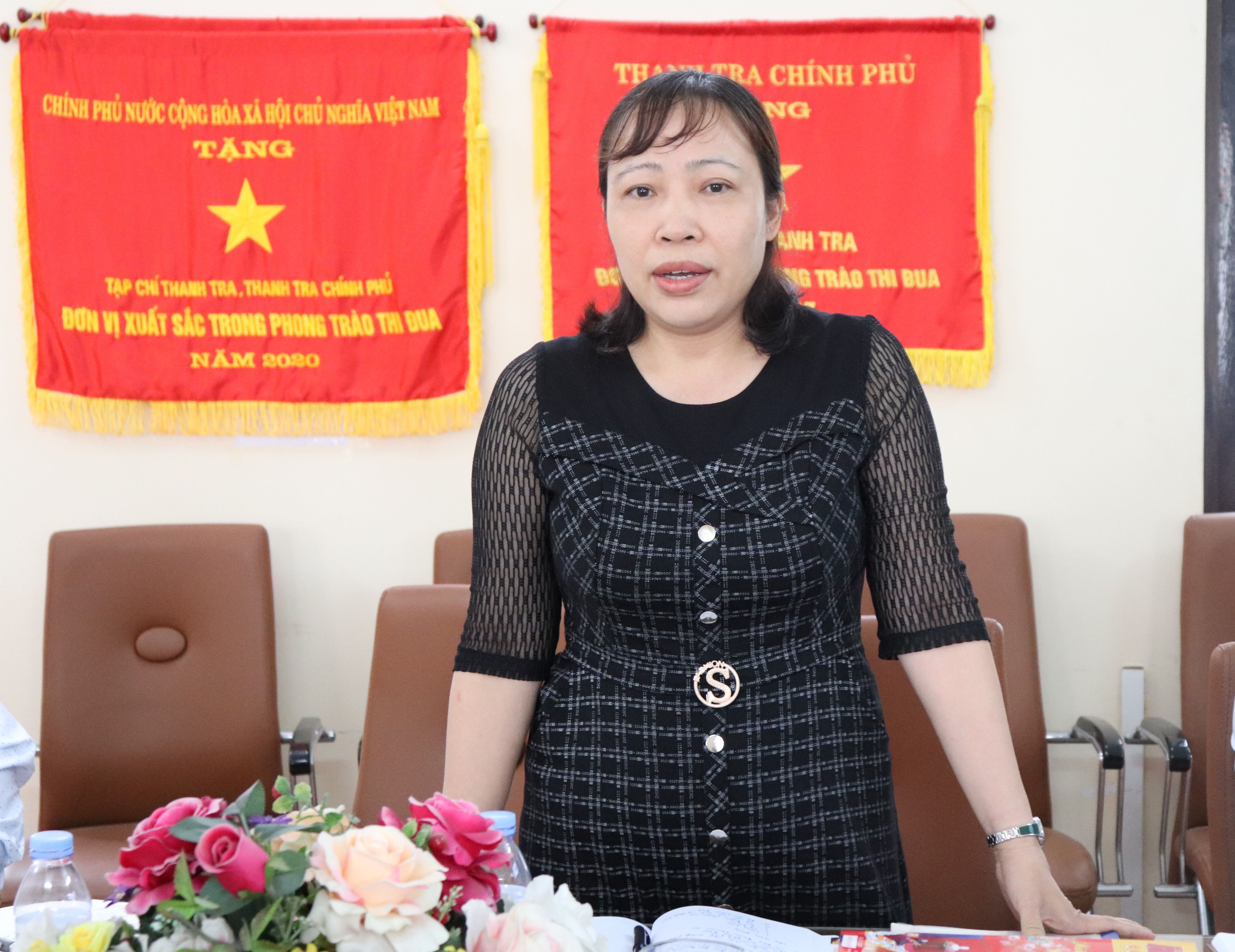 Bà Ngô Thị Tính, Trưởng Phòng Trị sự, Tạp chí Thanh tra chia sẻ kinh nghiệm về việc xin giấy phép xuất bản Tạp chí Thanh tra điện tử. (Ảnh: Minh Nguyệt)