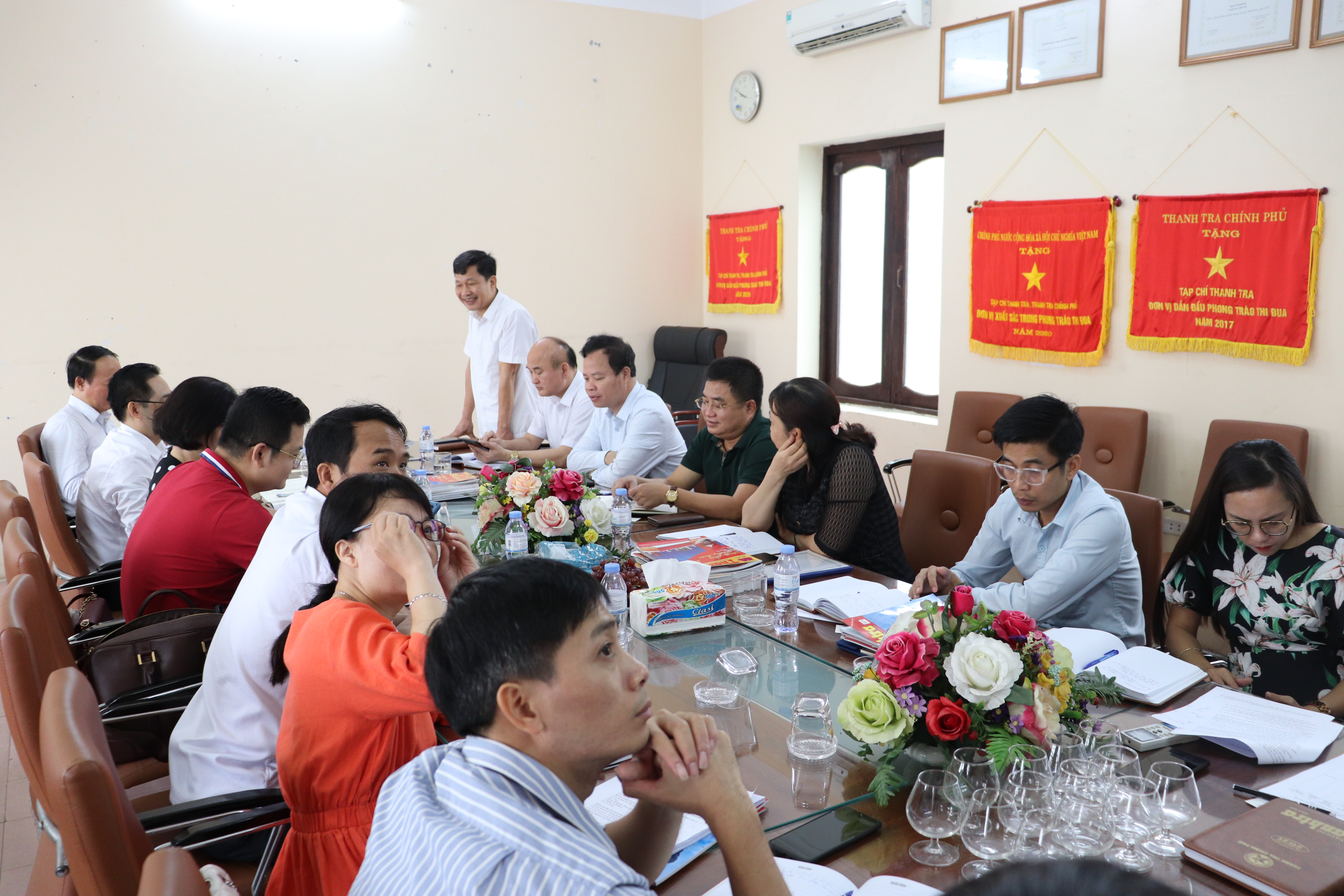 Toàn cảnh buổi làm việc của Tạp chí Thanh tra và Tạp chí Khoa học xã hội Việt Nam. (Ảnh: Minh Nguyệt)