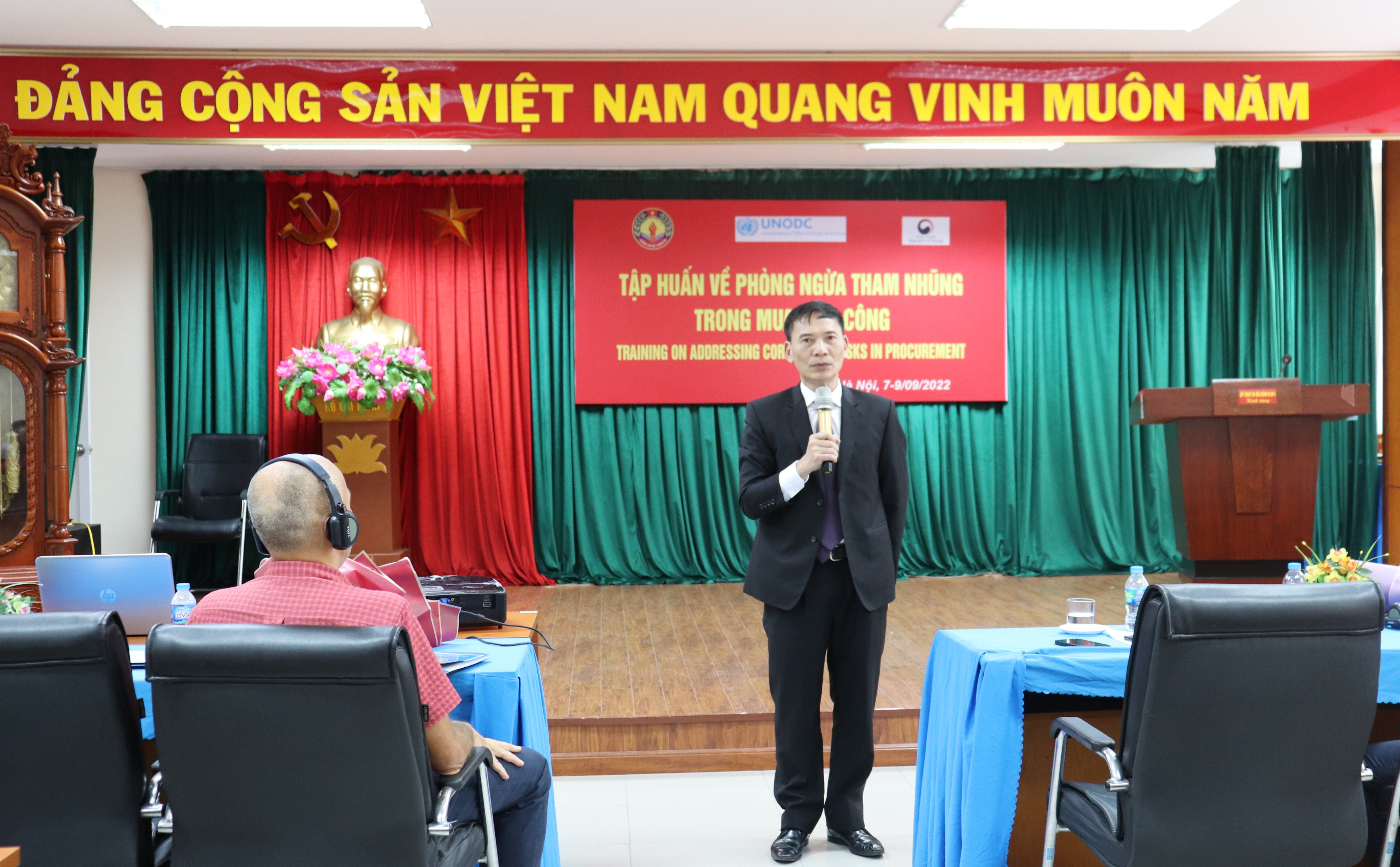 Ông Vũ Văn Chiến - Hiệu trưởng Trường Cán bộ Thanh tra phát biểu tại Lễ bế mạc Chương trình Tập huấn về phòng ngừa tham nhũng trong mua sắm công - Ảnh Việt Anh