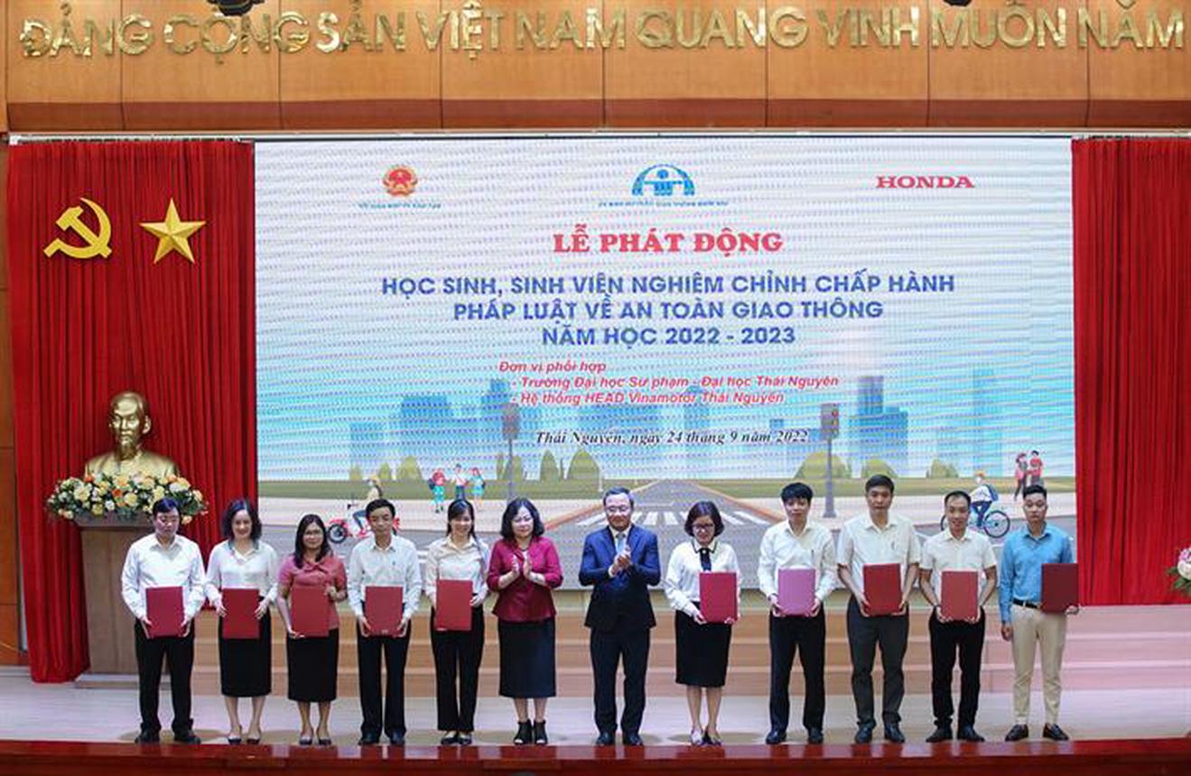 Nâng cao ý thức chấp hành pháp luật về an toàn giao thông cho học sinh, sinh viên