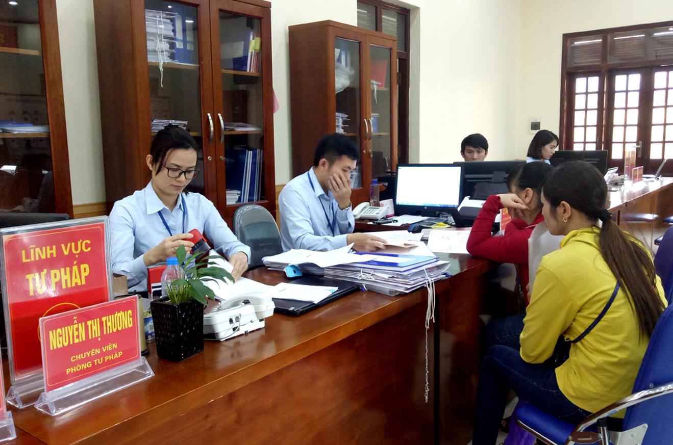 Nghiêm cấm chuyển đổi vị trí công tác cán bộ vì vụ lợi hoặc trù dập