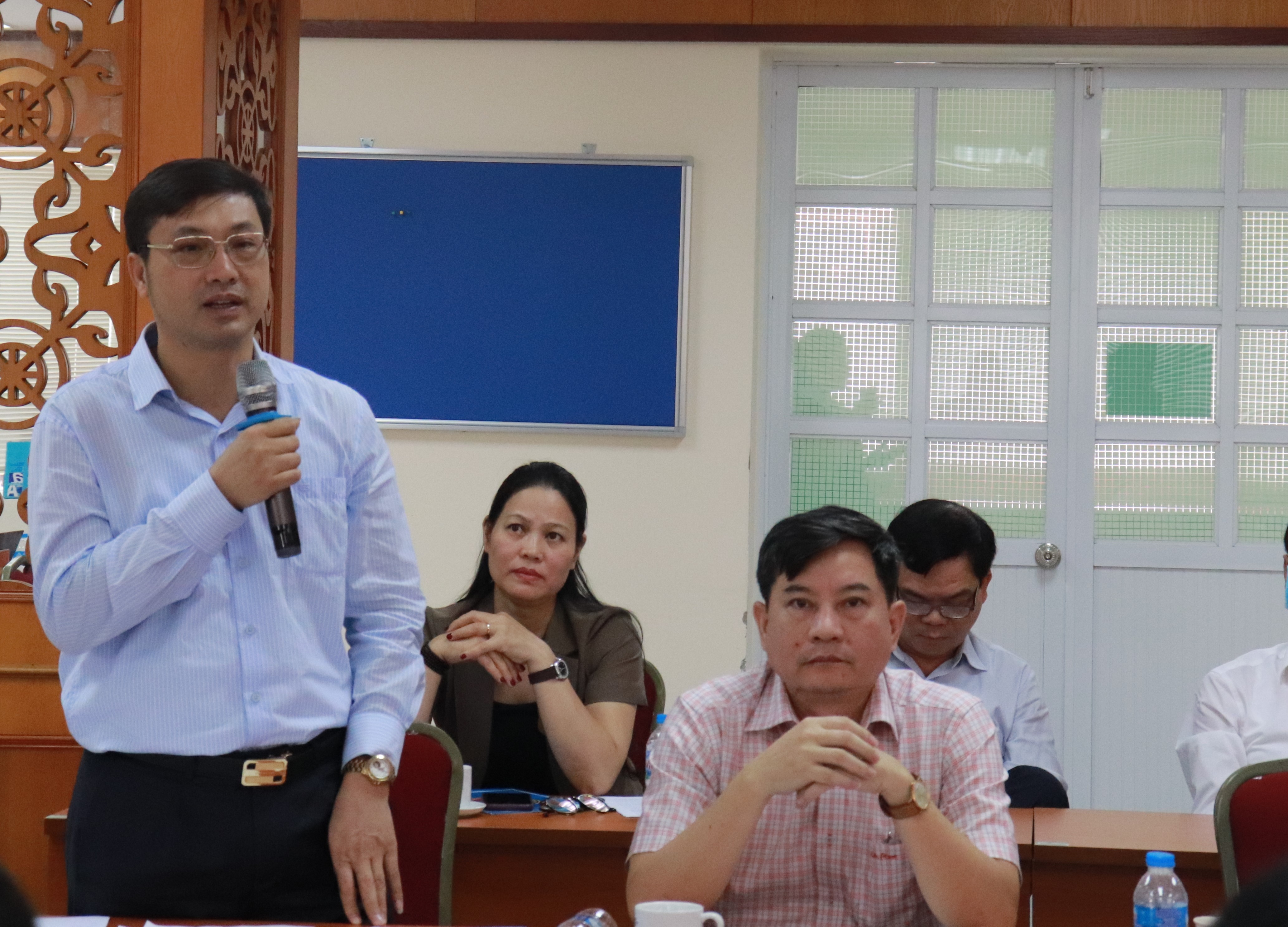 Các đại biểu chia sẻ tại buổi Hội thảo