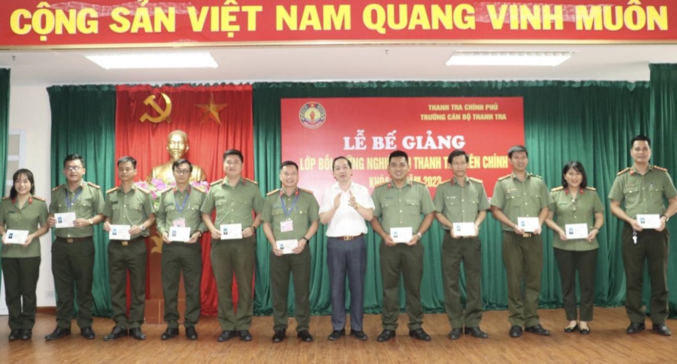 Hơn 70 học viên là cán bộ, chiến sĩ  thanh tra công an nhân dân hoàn thành  khoá học lớp thanh tra viên chính