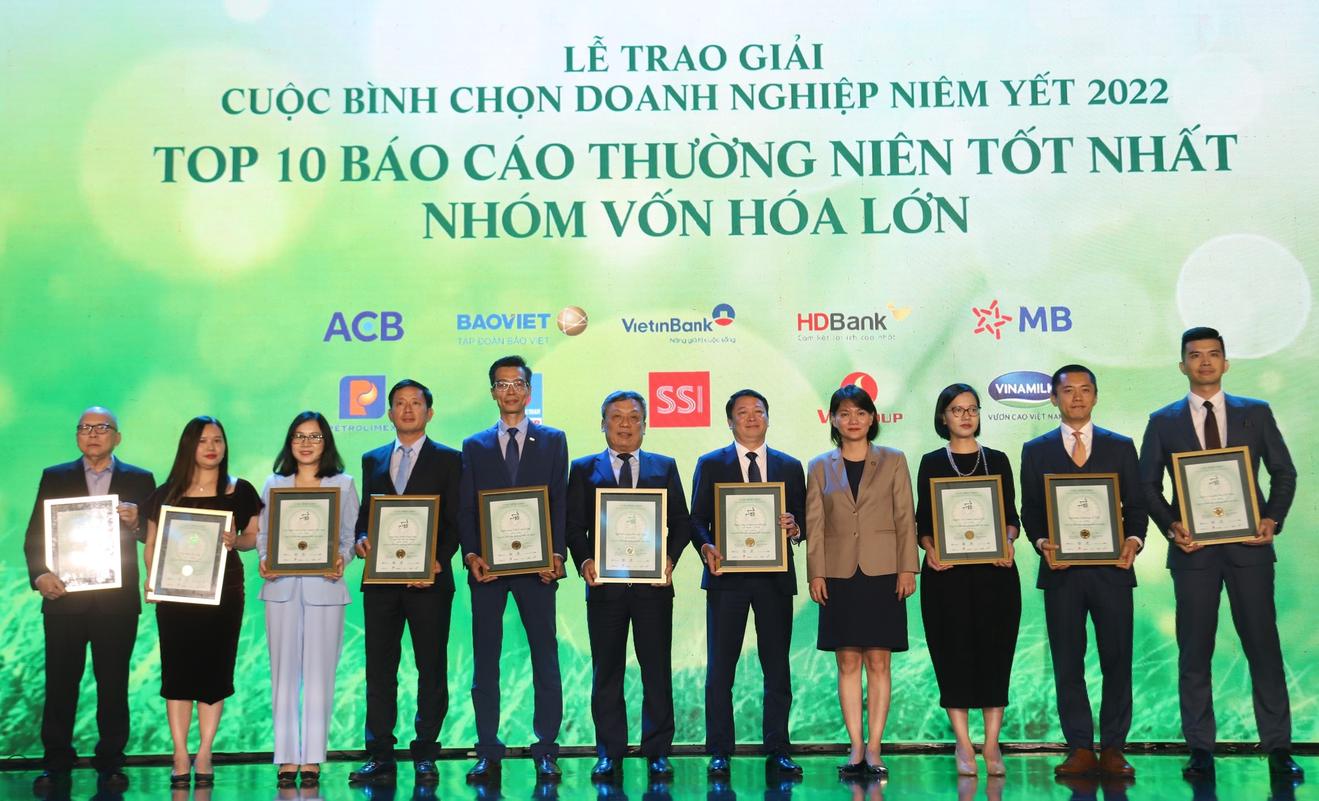 Vinh danh doanh nghiệp niêm yết xuất sắc trong minh bạch thông tin