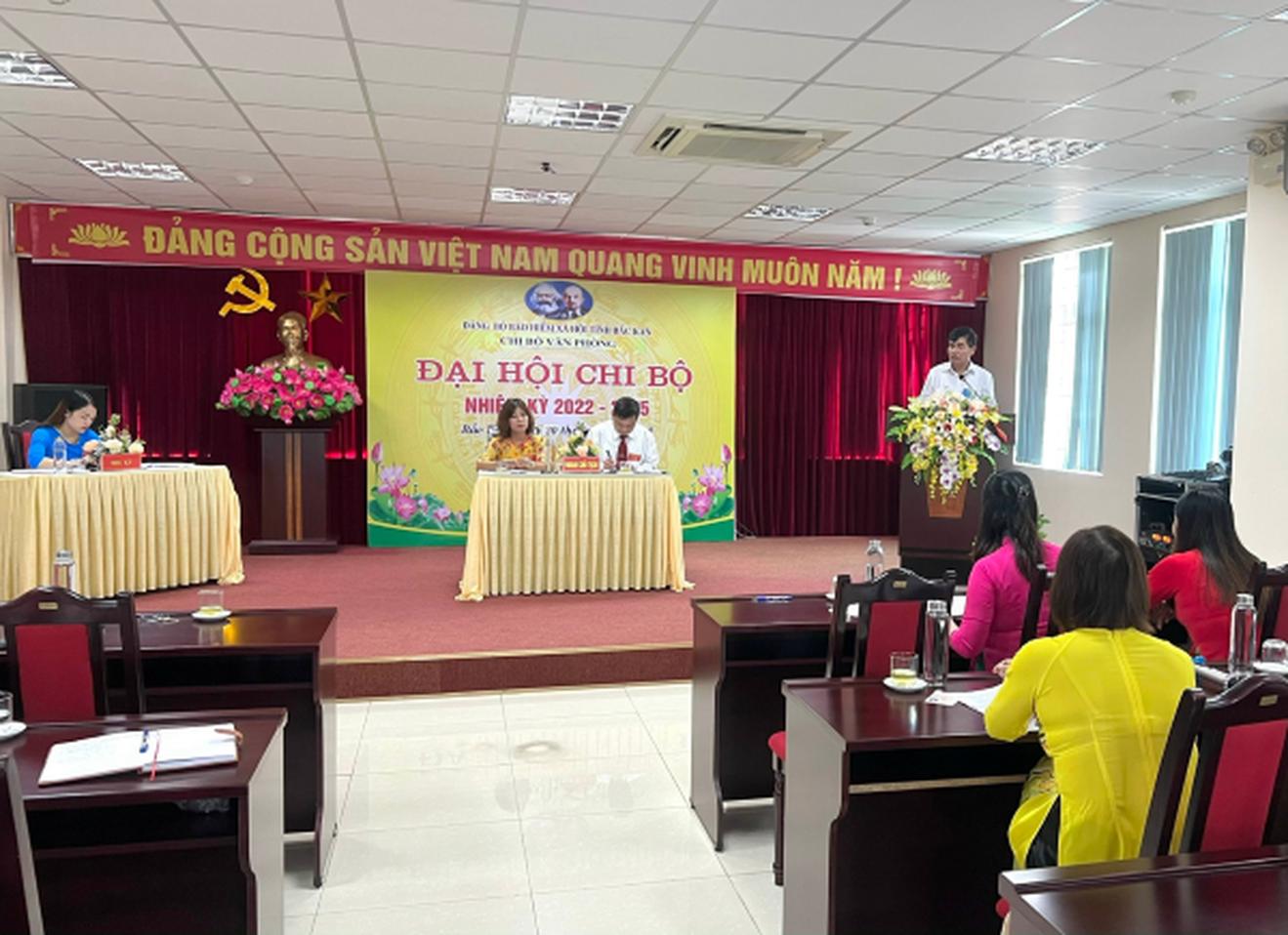 Giải pháp nâng cao hiệu quả hoạt động Chi bộ trực thuộc Bảo hiểm xã hội tỉnh Bắc Kạn