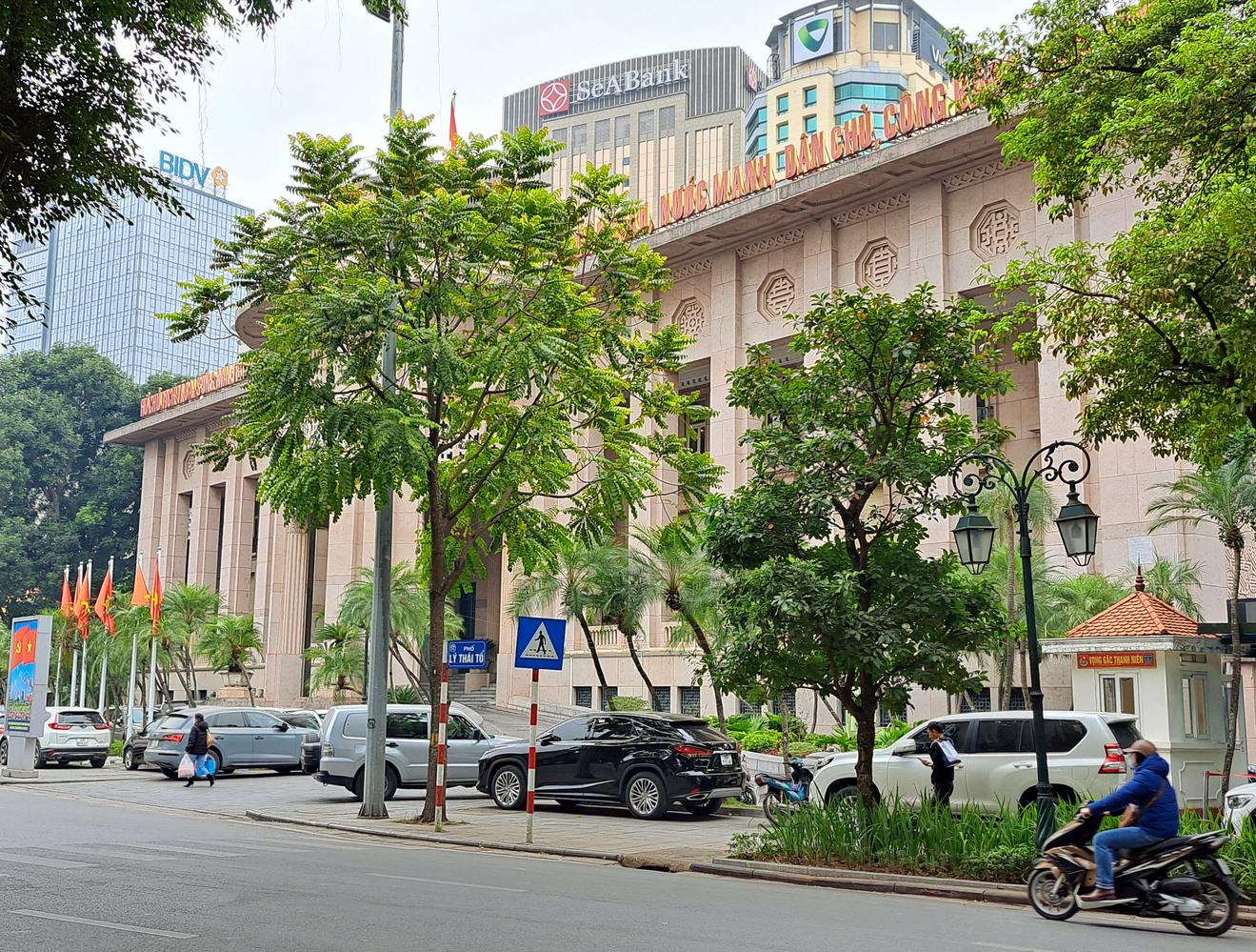 Áp lực đến từ trái phiếu, cần thanh tra ngân hàng dồn vốn cho vay “sân sau” bất động sản