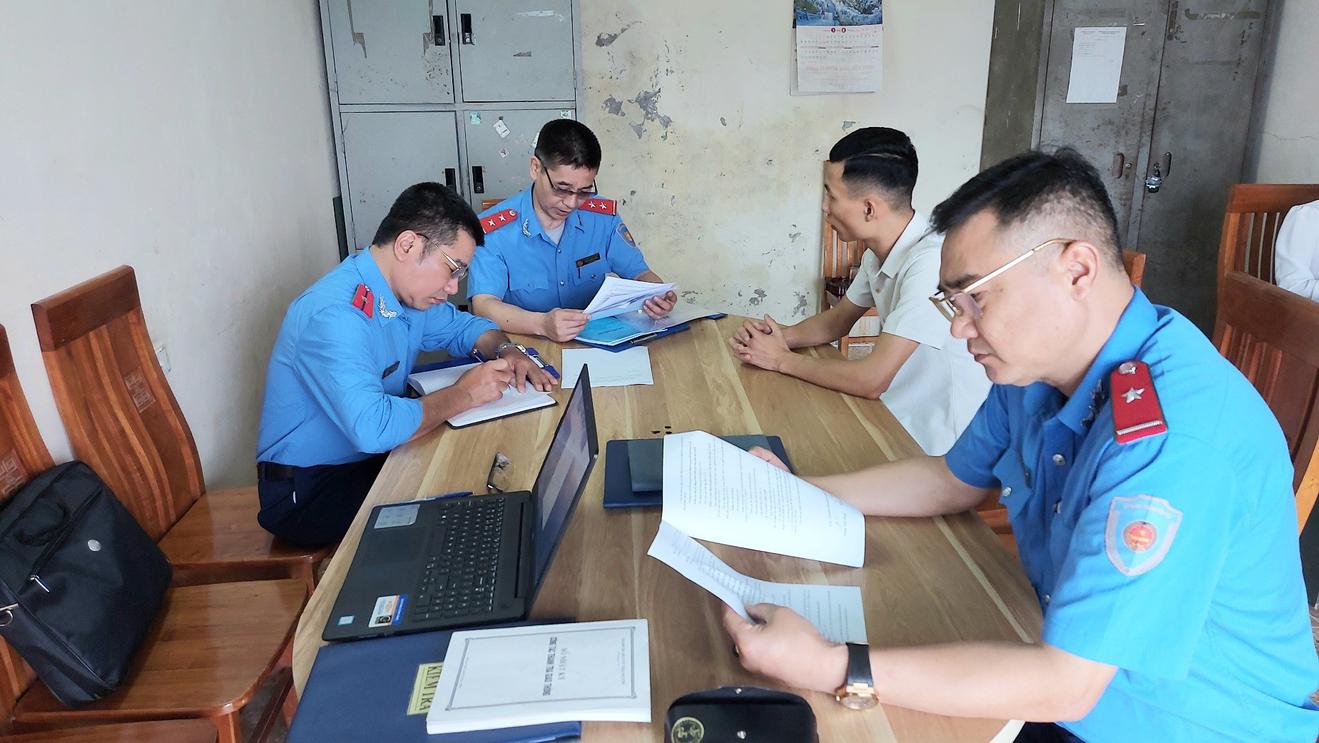 Thanh tra giao thông Thái Nguyên kiểm tra vận tải hành khách bằng xe buýt
