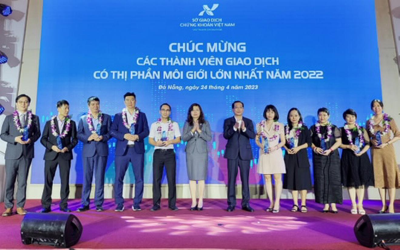 Cần tăng cường kiểm tra công bố thông tin trên thị trường chứng khoán