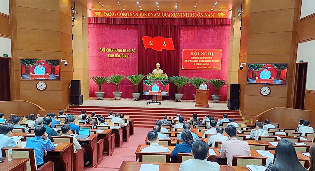 Hội nghị nghiên cứu học tập chuyên đề "Học tập và làm theo tư tưởng, đạo đức, phong cách Hồ Chí Minh" năm 2023 của Đảng bộ tỉnh Hòa Bình (Ảnh: ĐC)