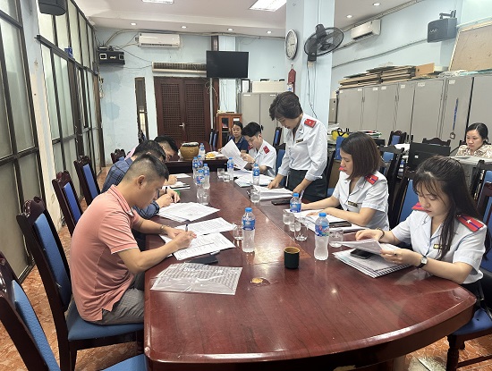 Buổi làm việc của Đoàn Thanh tra tại Đội Quản lý trật tự xây dựng đô thị quận Hai Bà Trưng (Ảnh: QT)