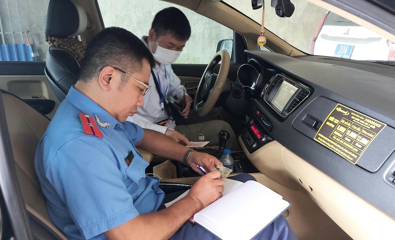 Thanh tra giao thông Thái Nguyên: Kiểm tra hoạt động vận tải hành khách bằng xe taxi  