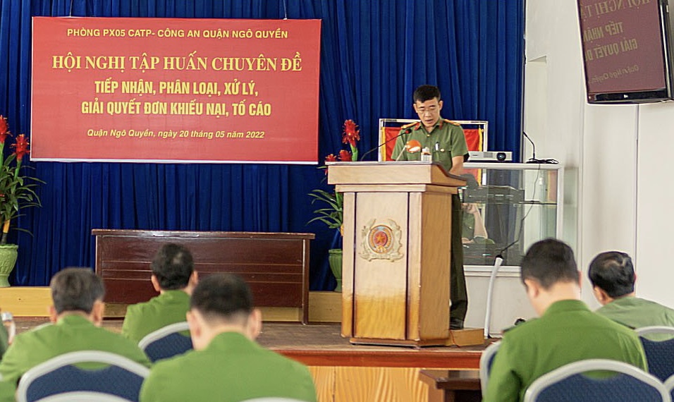 Thanh tra CATP Hải Phòng tập huấn cho Công an cơ sở. Ảnh: TTCA TP Hải Phòng