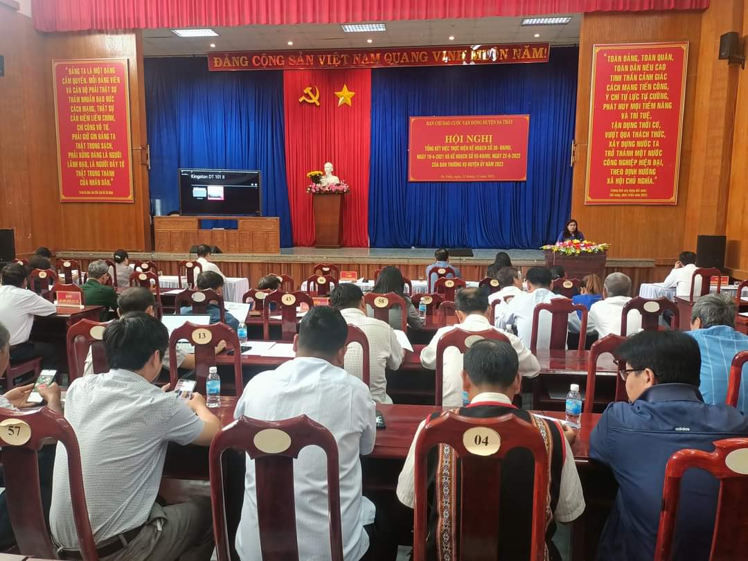 Một hội nghị của UBND huyện Sa Thầy, tỉnh Kon Tum trong tháng 12/2023. (Ảnh: huyensathay.kontum.gov.vn)
