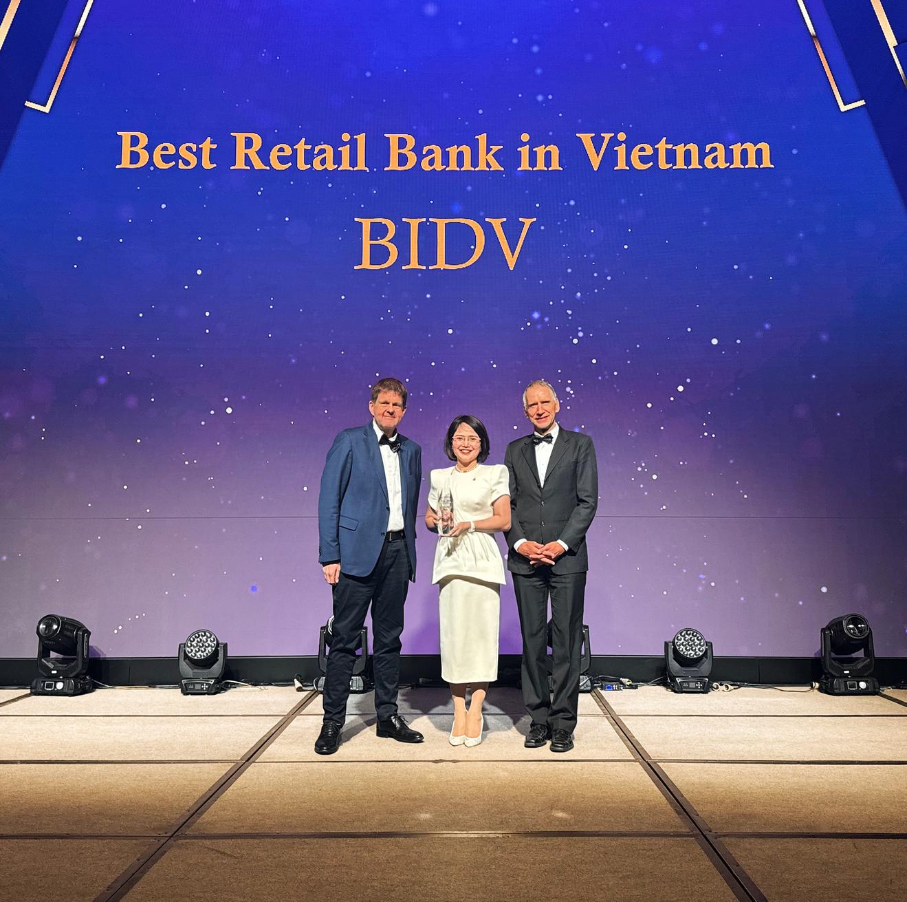 BIDV lập kỷ lục 9 lần nhận giải thưởng Ngân hàng Bán lẻ tốt nhất Việt Nam