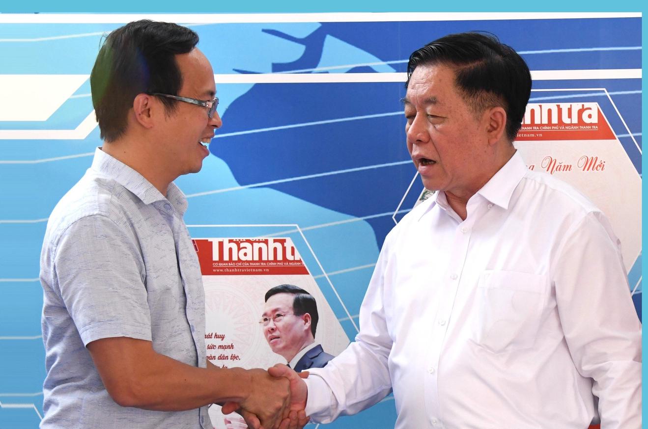 Trưởng ban Tuyên giáo Trung ương Nguyễn Trọng Nghĩa ấn tượng với nhiều sản phẩm của Tạp chí Thanh tra 