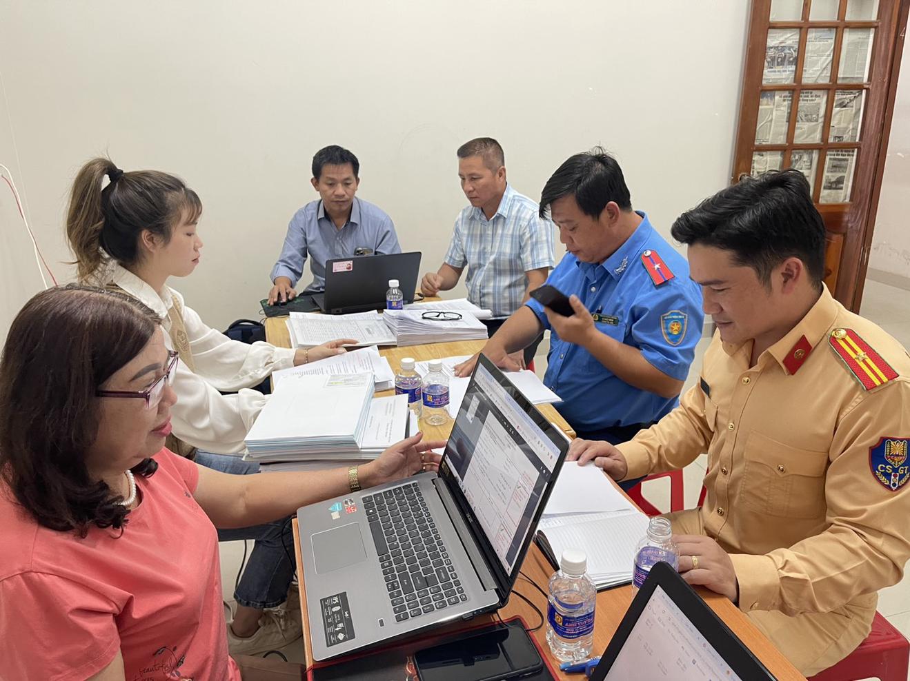 Kiểm tra, xử lý nghiêm tình trạng “xe dù, bến cóc”	