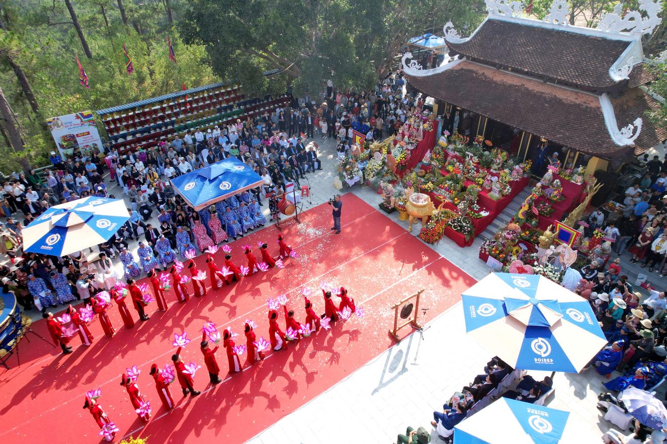Linh thiêng "Quốc Ẩm Việt Trà” dâng lên Đất Tổ Vua Hùng