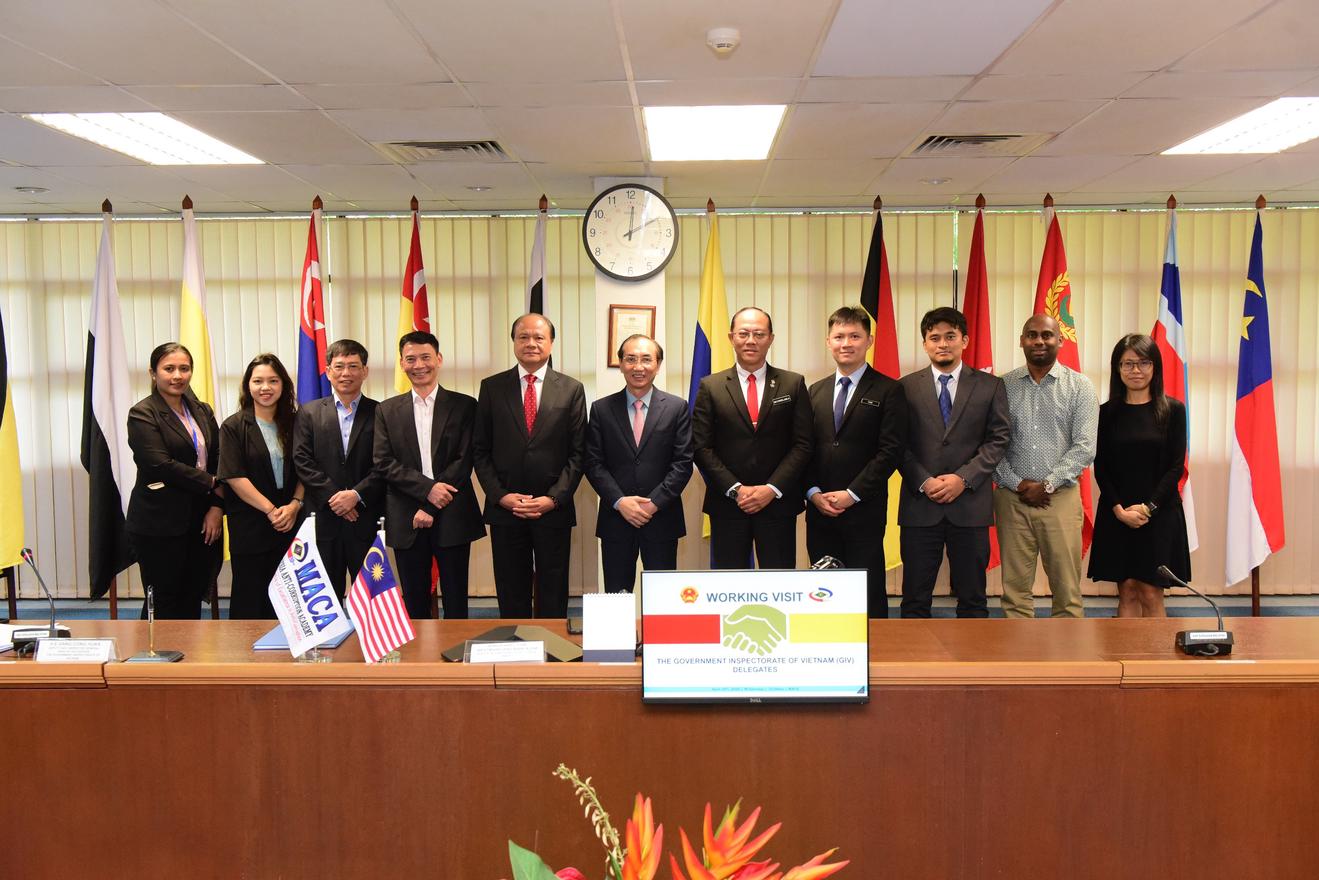 Đoàn đại biểu cấp cao Thanh tra Chính phủ làm việc với Học viện Chống tham nhũng Malaysia