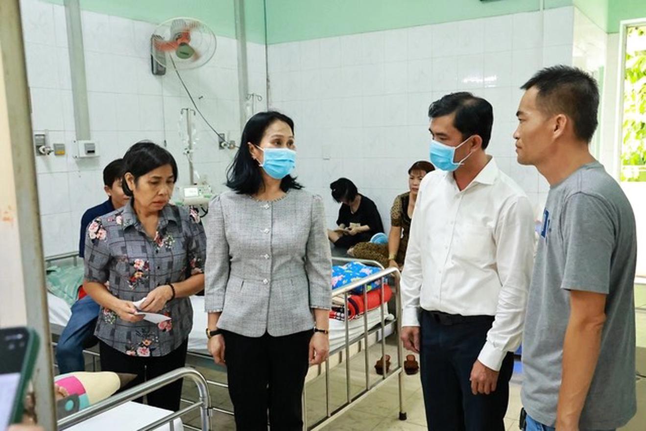 Đồng Nai: Số người ngộ độc bánh mì tăng lên 469 trường hợp, 5 ca nặng