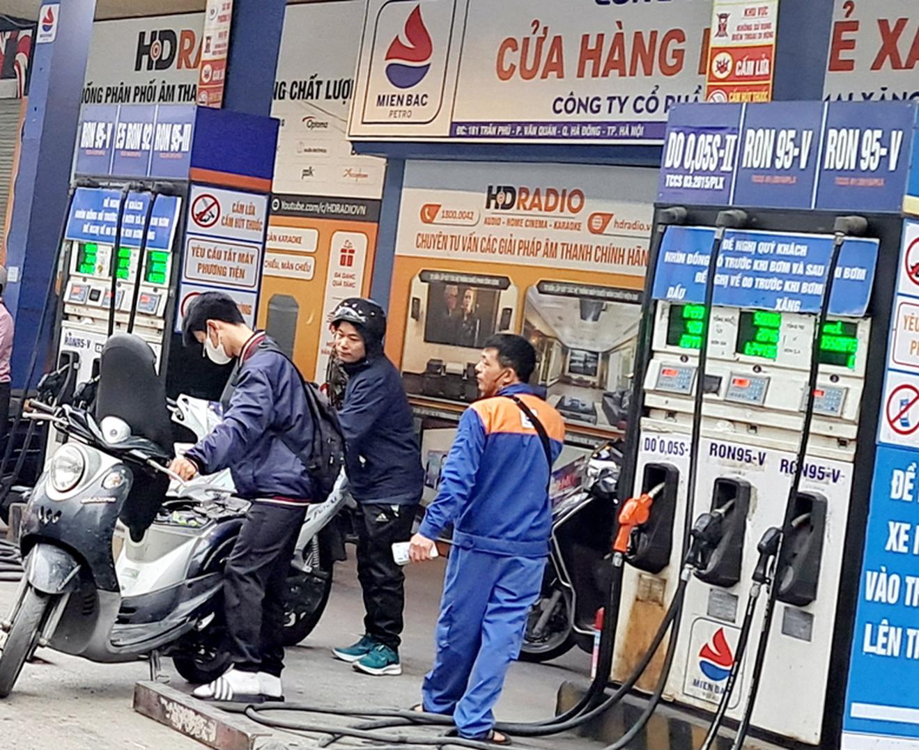 Tăng giám sát xuất hóa đơn điện tử bán lẻ xăng dầu từng lần