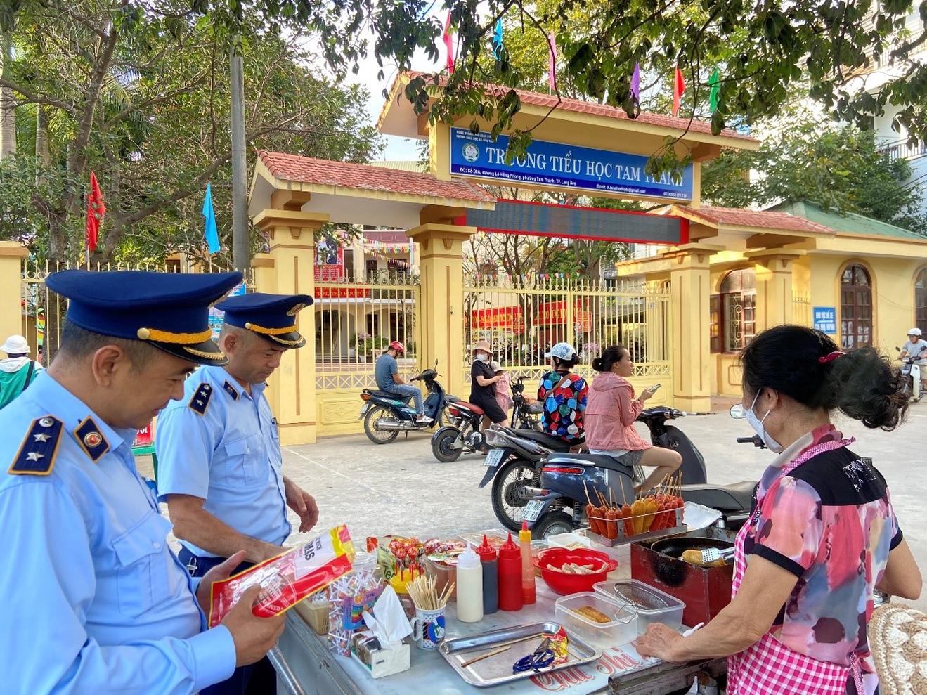 Liên tiếp xảy ra ngộ độc thực phẩm - Trách nhiệm không chỉ riêng ai

