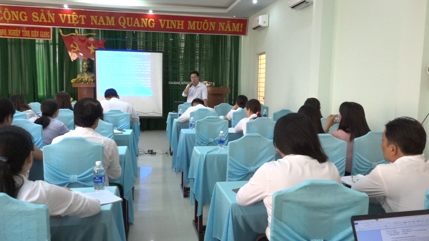 “Ì ạch” giải quyết thủ tục hành chính, nhiều cán bộ phải kiểm điểm