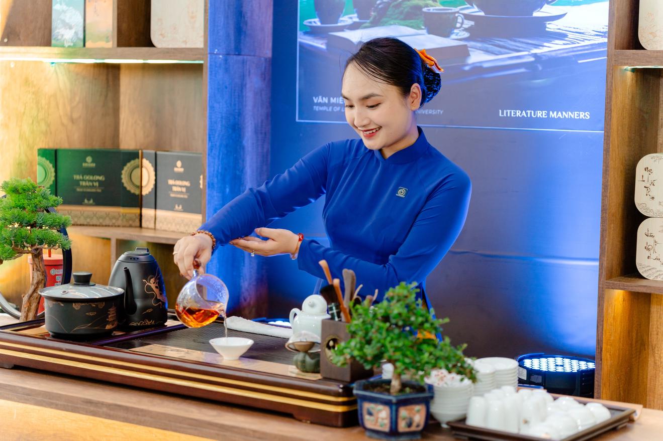 Sự kết hợp giữa hai tinh hoa Quốc ẩm Việt trà và Quốc bảo Việt