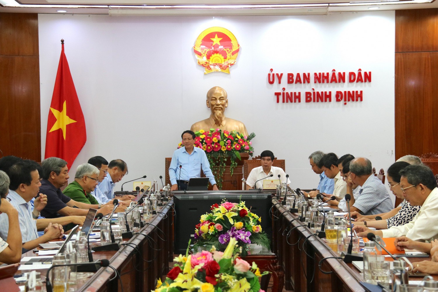 Ngày 29/5/2023, Chủ tịch UBND tỉnh Bình Định Phạm Anh Tuấn - Trưởng Ban Chỉ đạo đã chủ trì cuộc họp Ban Chỉ đạo Cải cách hành chính, Chuyển đổi số và Đề án 06 của tỉnh để nghe báo cáo kết quả các chỉ số liên quan đến công tác cải cách hành chính (PAR index, SIPAS, PAPI, PCI) năm 2023. (Ảnh: snv.binhdinh.gov.vn)