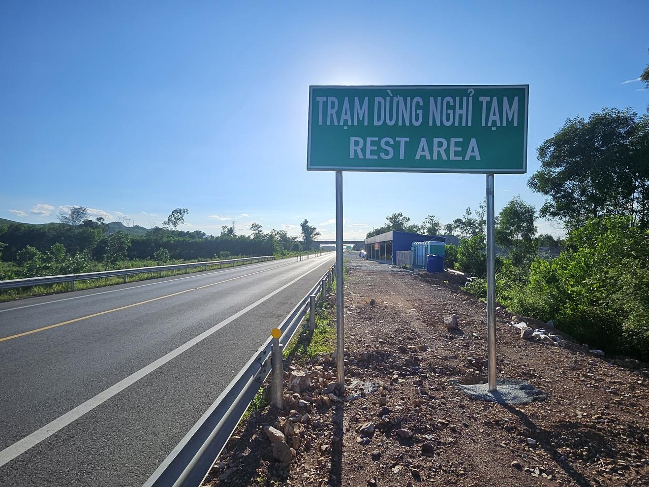 Tiềm ẩn nguy cơ tai nạn giao thông trên tuyến cao tốc Cam Lộ - La Sơn