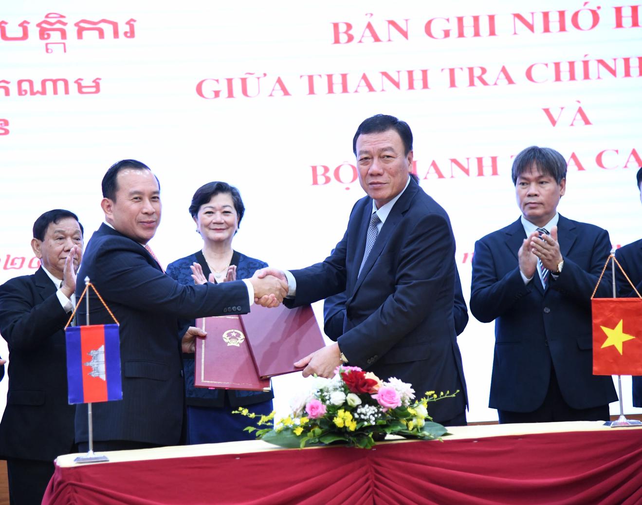 Thanh tra Chính phủ Việt Nam và Bộ Thanh tra Campuchia ký lại Bản ghi nhớ hợp tác