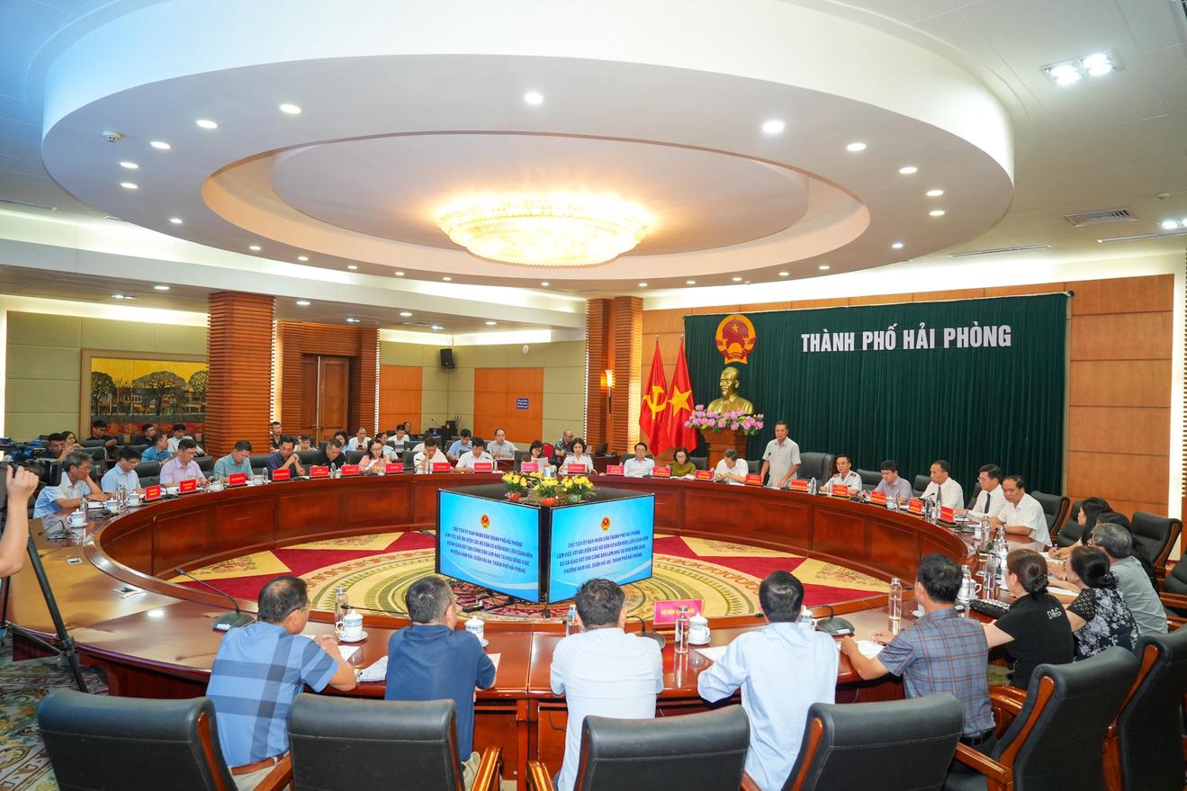 Tinh thần cởi mở, thẳng thắn, vì việc chung, không né tránh

