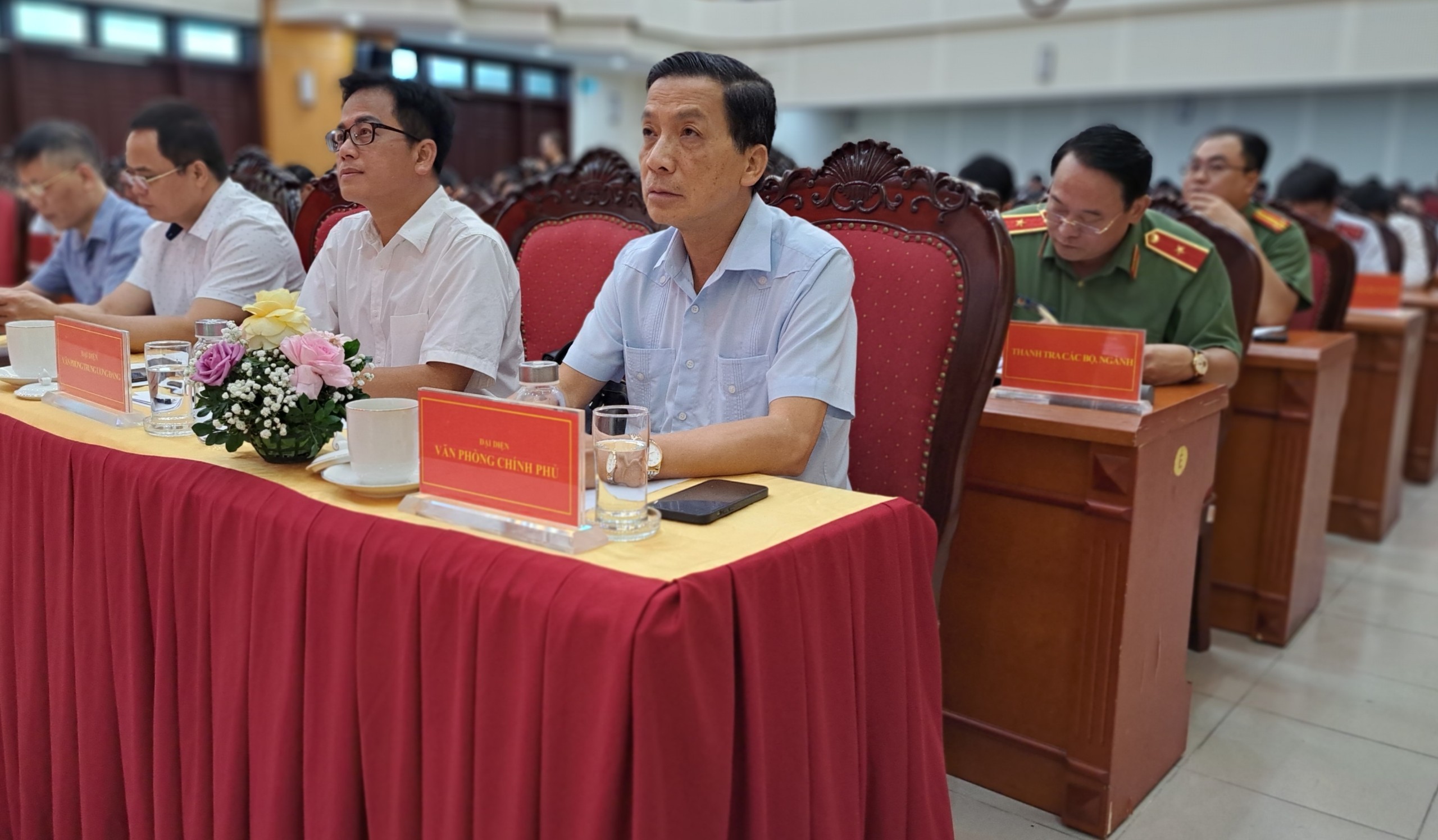 Chánh Thanh tra các bộ ngành Trung ương cùng đại diện Ủy ban Kiểm tra, Ban Nội chính Trung ương; Ban Dân nguyện thuộc Ủy ban Thường vụ Quốc hội; các Văn phòng Trung ương Đảng, Chính phủ, Quốc hội… tham dự tại điểm cầu trung tâm ở Hà Nội.