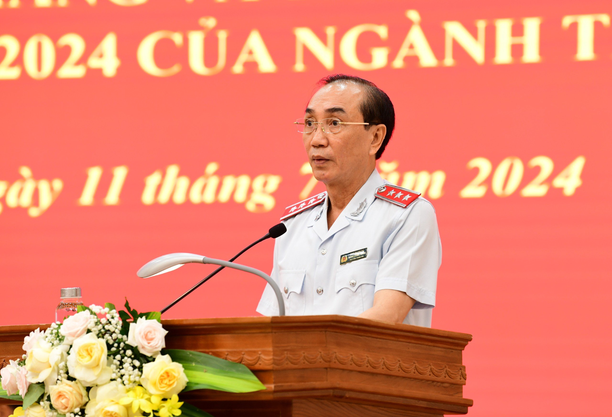 Phó Tổng Thanh tra Chính phủ Đặng Công Huẩn trình bày báo cáo kết quả công tác 6 tháng đầu năm 2024 của ngành Thanh tra.