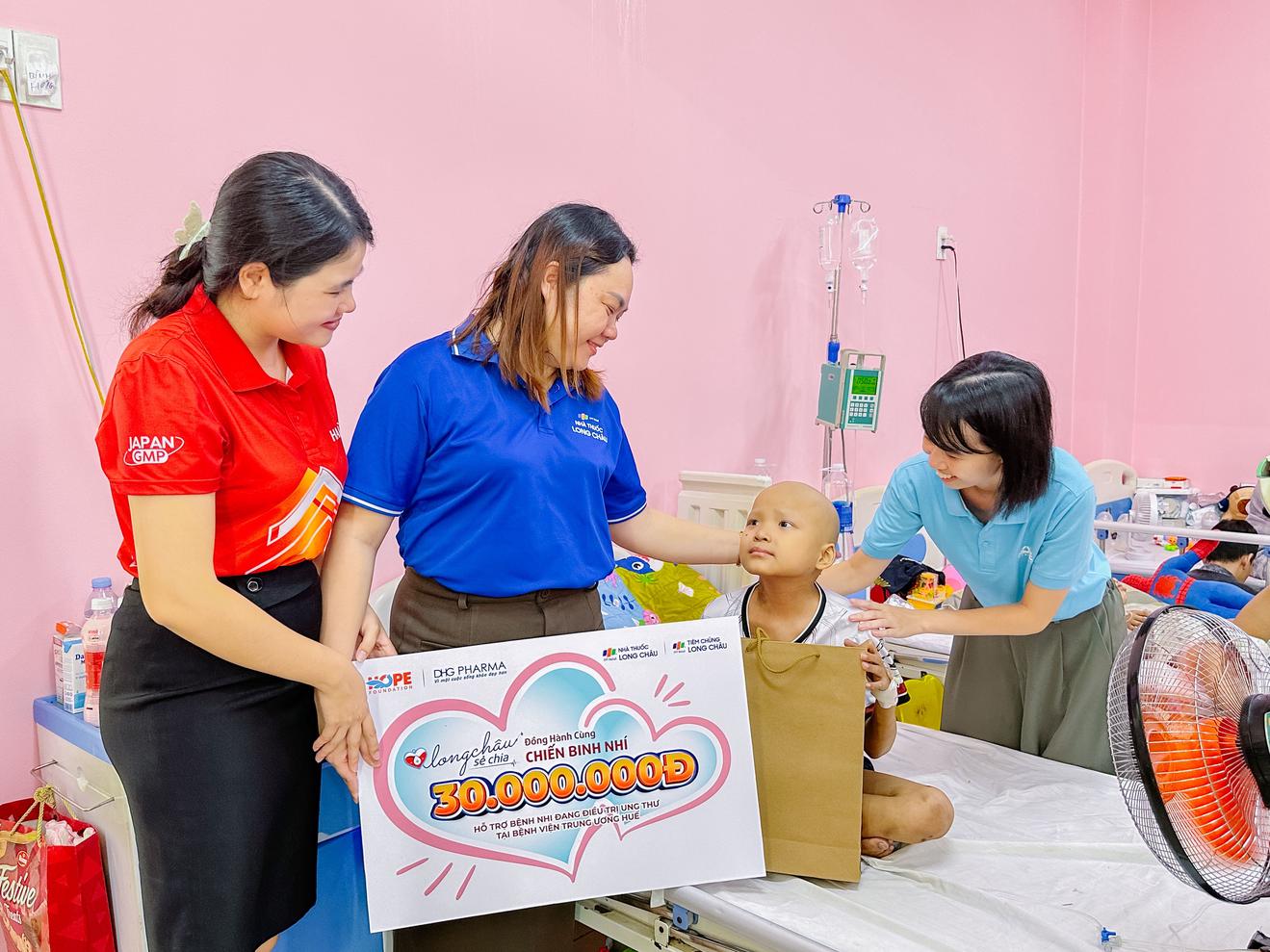 Long Châu đồng hành cùng Quỹ Hy vọng, trao yêu thương đến các bệnh nhi tại Bệnh viện Trung ương Huế
