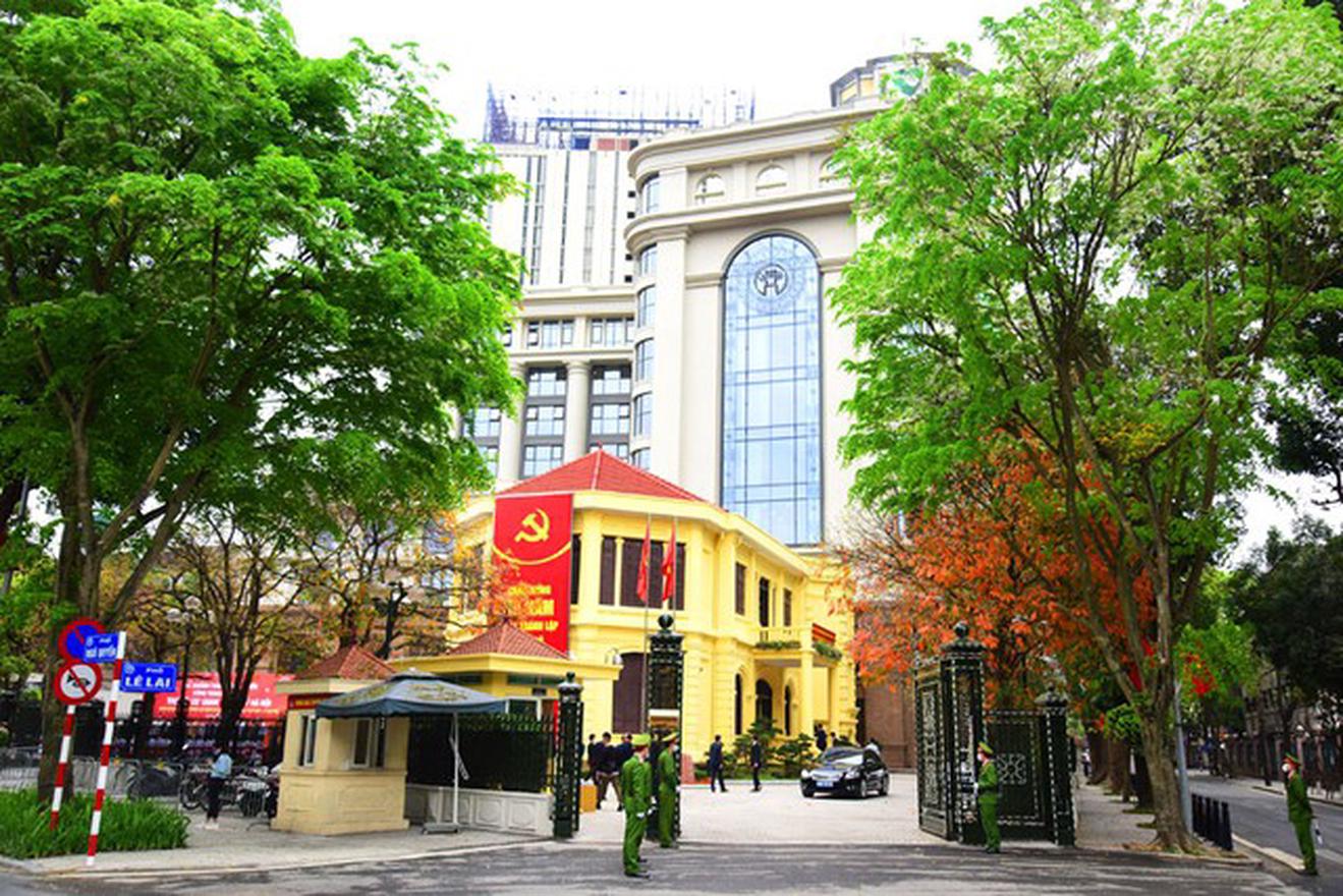 Hà Nội sẽ điều chuyển cán bộ giữ chức vụ trên 8 năm