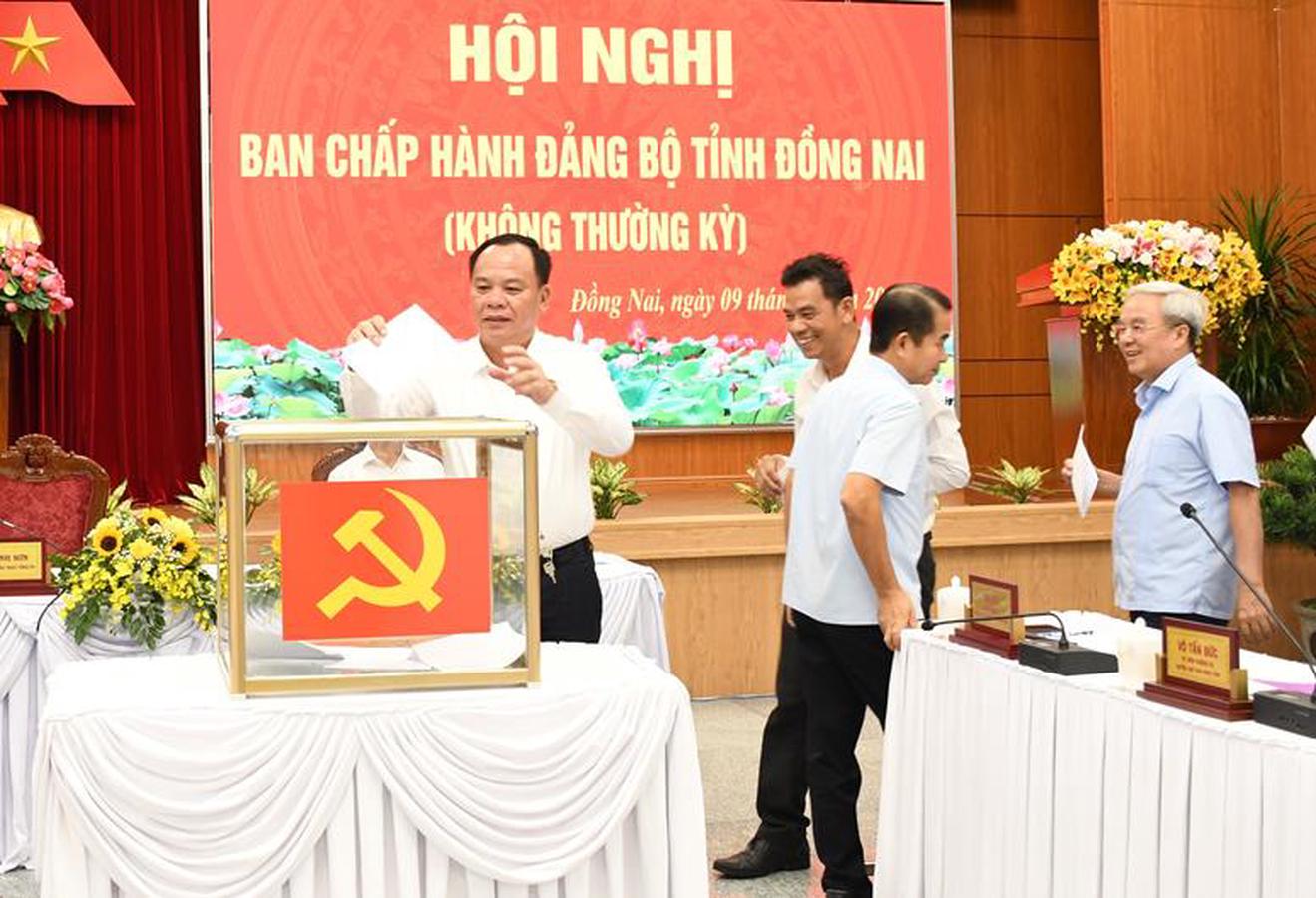 Quyền Chủ tịch Ủy ban nhân dân tỉnh Võ Tấn Đức được bầu giữ chức Phó Bí thư Tỉnh ủy 