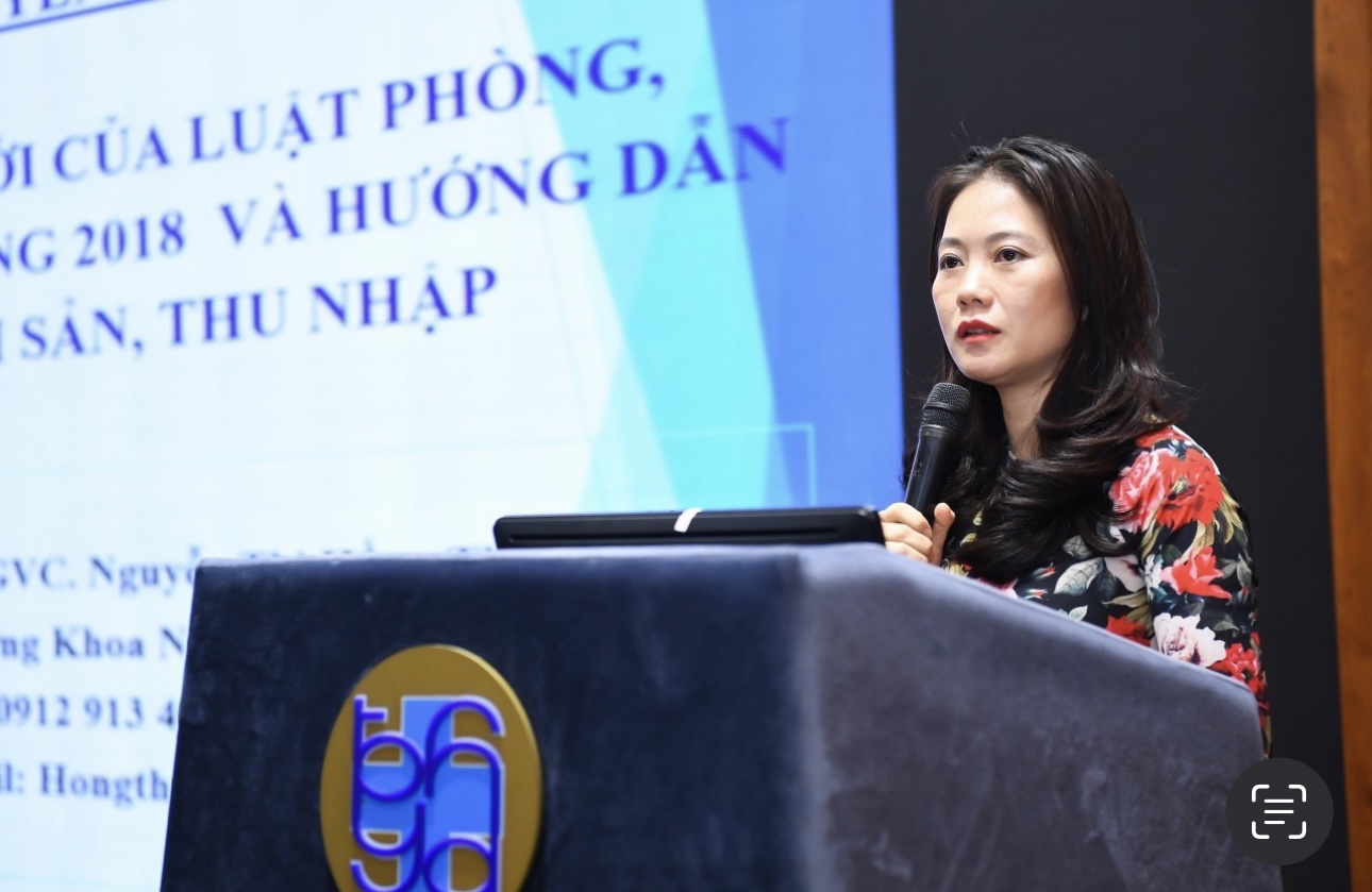 Cần thống nhất mẫu văn bản trong quy trình xác minh tài sản, thu nhập             Hiện nay, quy trình xác minh hiện nay đã được quy định tại Điều 44 Luật PCTN bao gồm 6 bước:Bước 1: Ra quyết định xác minh tài sản, thu nhập và thành lập Tổ xác minh tài sản, thu nhập;Bước 2: Yêu cầu người được xác minh giải trình về tài sản, thu nhập của mình;Bước 3: Tiến hành xác minh tài sản, thu nhập; Bước 4: Báo cáo kết quả xác minh tài sản, thu nhập;Bước 5: Kết luận xác minh tài sản, thu nhập;Bước 6: Gửi và công khai Kết luận xác minh tài sản, thu nhập.                                                            TS. Nguyễn Thị Hồng Thúy, Trưởng Khoa Nghiệp vụ Giải quyết khiếu nại, tố cáo và phòng, chống tham nhũng, Trường Cán bộ Thanh tra, Thanh tra Chính phủ              Theo TS. Nguyễn Thị Hồng Thúy, Trưởng Khoa Nghiệp vụ Giải quyết khiếu nại, tố cáo và phòng, chống tham nhũng, Trường Cán bộ Thanh tra, Thanh tra Chính phủ trong quá trình tiến hành xác minh, cơ quan kiểm soát tài sản thu nhập cần ban hành nhiều văn bản, từ Quyết định xác minh tài sản, thu nhập, đề cương yêu cầu người được xác minh báo cáo giải trình đến văn bản yêu cầu cung cấp thông tin, tài liệu của các cơ quan quản lý tài sản... Để đảm bảo tính chính xác, thống nhất trong thực hiện quy trình xác minh, cần có văn bản hướng dẫn cụ thể về quy trình cũng như có các mẫu văn bản thực hiện trong quy trình xác minh (như Thông tư 06/2021/TT-TTCP quy định về tổ chức, hoạt động của đoàn thanh tra và trình tự, thủ tục tiến hành một cuộc thanh tra - đang sửa đổi; Thông tư 05/2021/TT-TTCP quy định về quy trình xử lý đơn khiếu nại, tố cáo, đơn kiến nghị, phản ánh...).