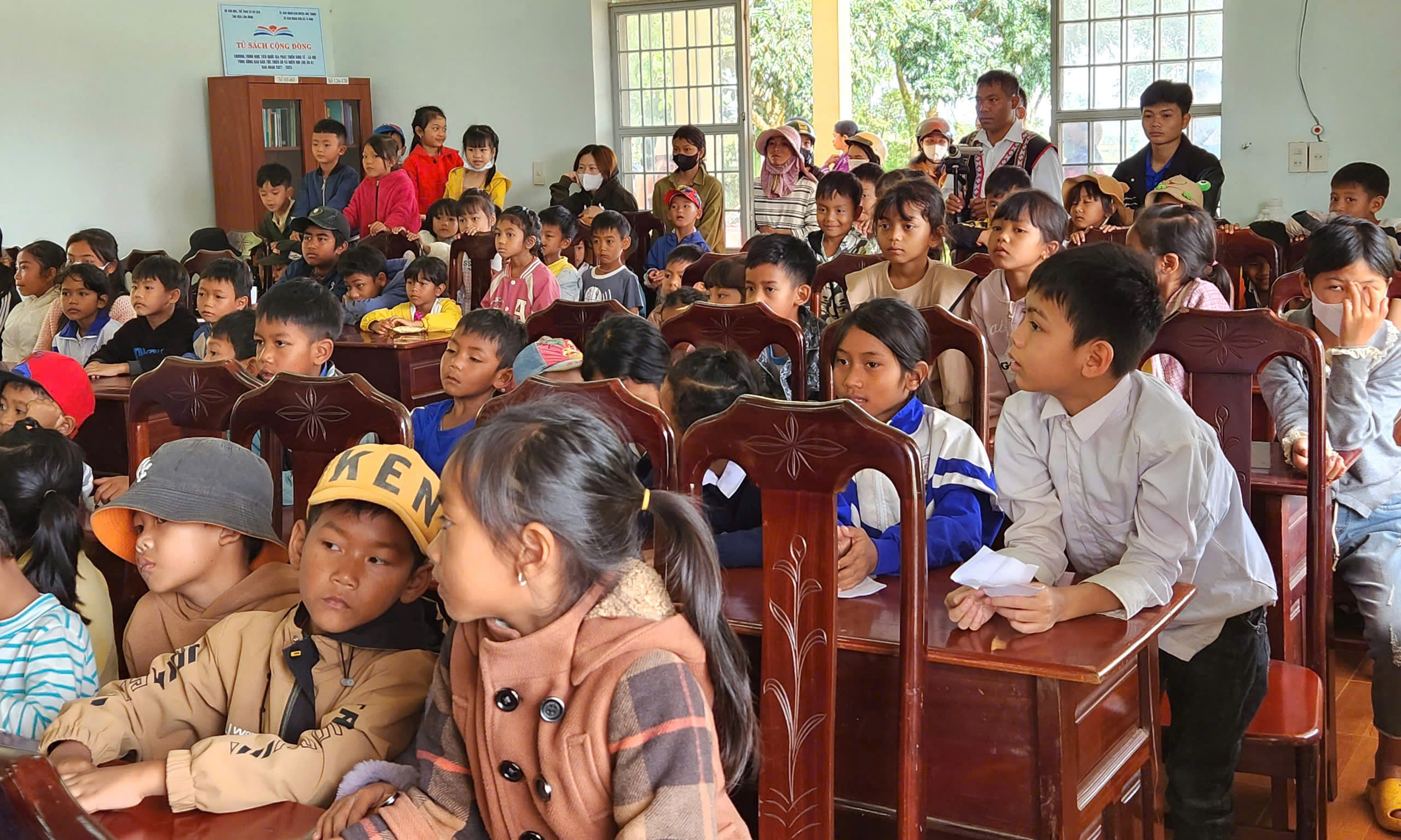 "Tà Hine là một xã vùng cao với phần lớn là người dân tộc thiểu số và người dân cũng đang còn gặp phải rất nhiều khó khăn trong cuộc sống. Do đó, sự quan tâm, những món quà của mọi người thật sự là rất ý nghĩa và rất thiết thực với bà con nhân dân và các em học sinh".