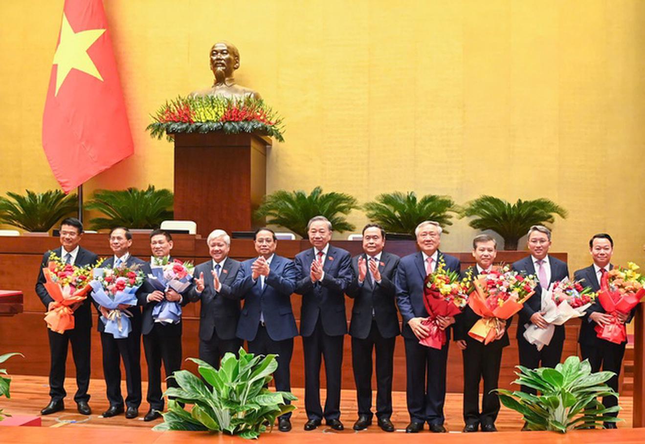 Trao quyết định bổ nhiệm và giao nhiệm vụ cho 3 tân Phó Thủ tướng và 2 Bộ trưởng