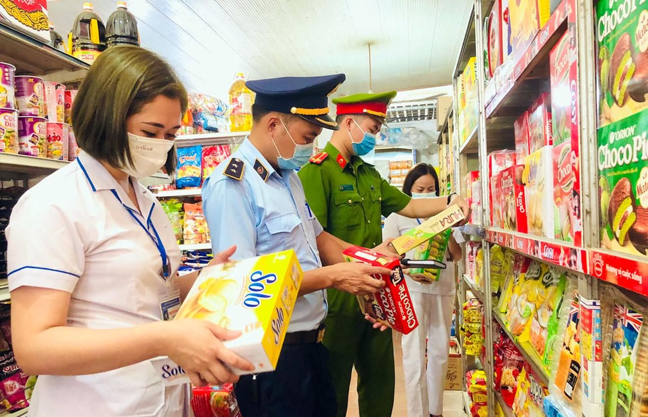 Tăng cường kiểm tra đột xuất về an toàn thực phẩm, xử lý nghiêm và thông báo công khai các vi phạm

