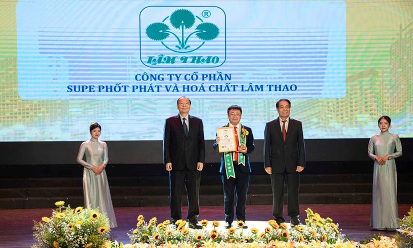 Công ty CP Supe Phốt phát và Hóa chất Lâm Thao nhận cú đúp giải thưởng tại “Thương hiệu tiêu biểu châu Á - Thái Bình Dương 2024”