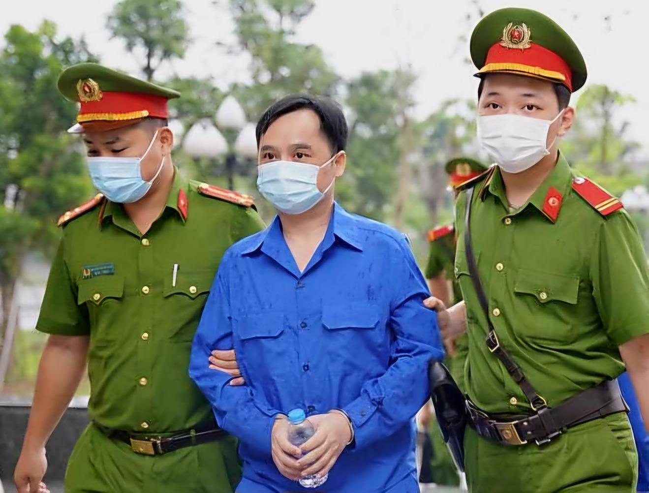 Thao túng thị trường chứng khoán: Người phạt hành chính, kẻ xử lý hình sự