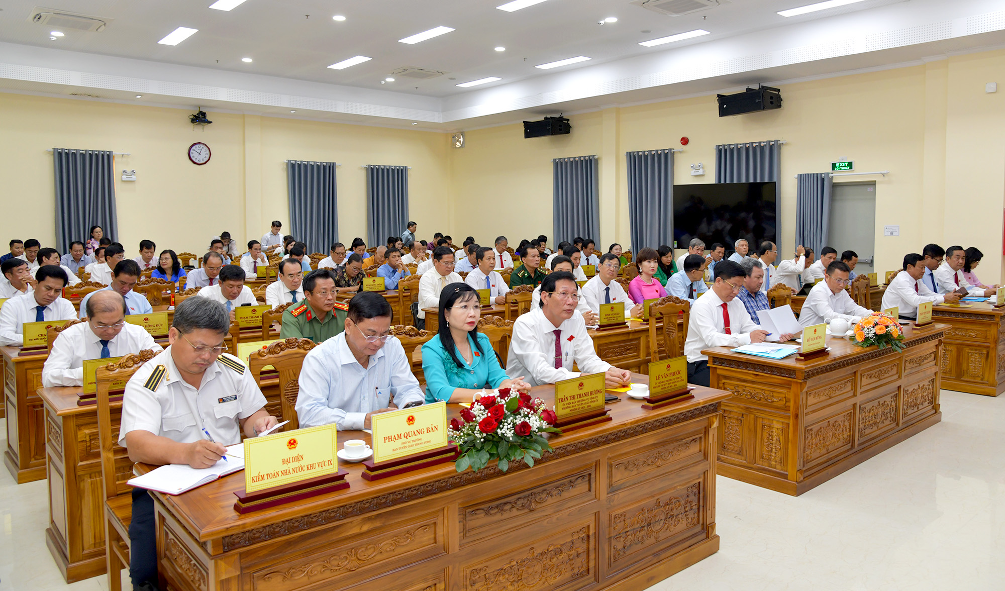 100% đại biểu Hội đồng nhân dân tỉnh An Giang đã nhất trí bầu đồng chí Hồ Văn Mừng giữ chức vụ Chủ tịch Ủy ban nhân dân tỉnh An Giang nhiệm kỳ 2021 - 2026.