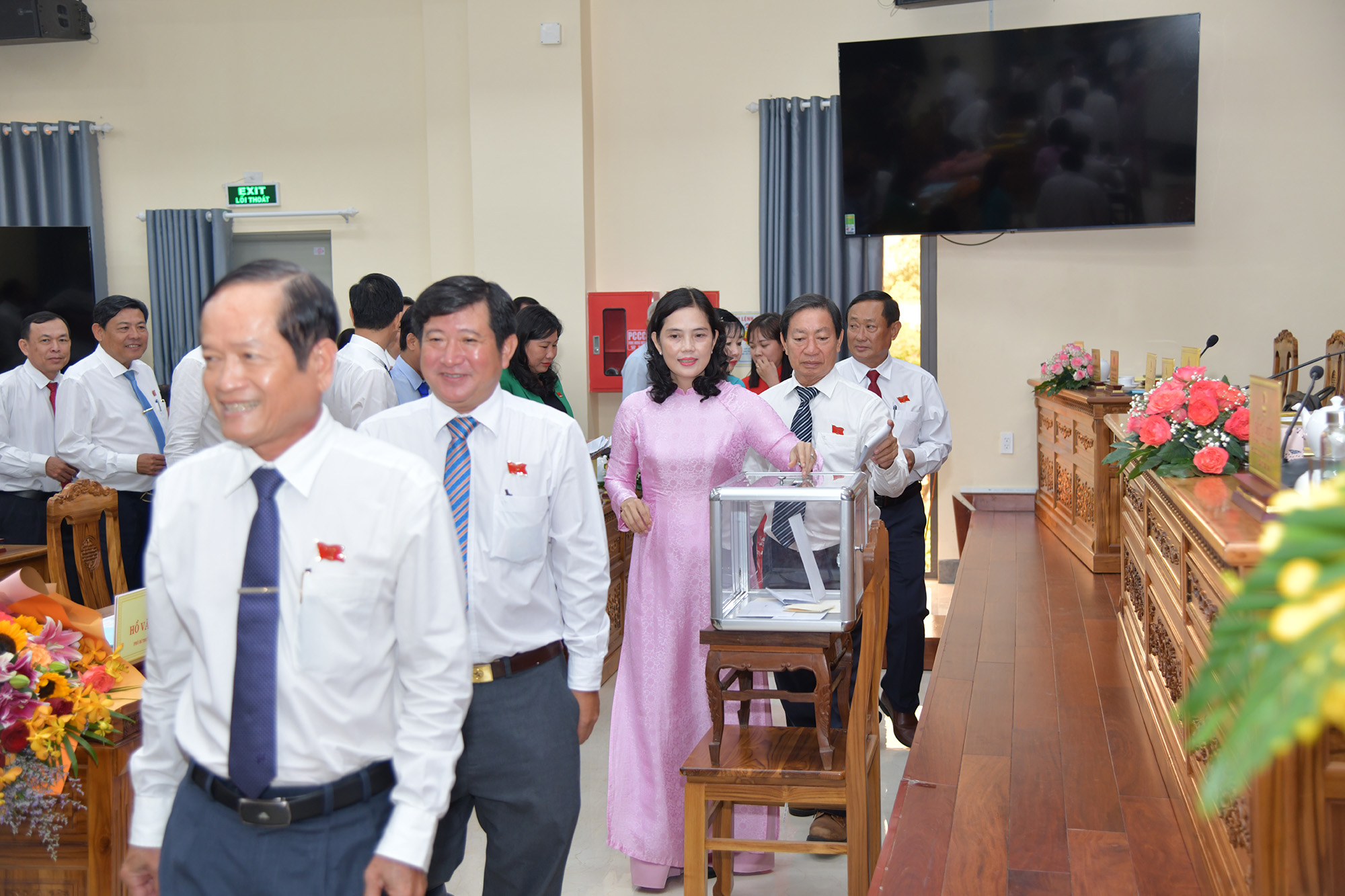 Hội đồng nhân dân tỉnh An Giang khóa X chung tay ủng hộ đồng bào bị thiệt hại do bão, lụt