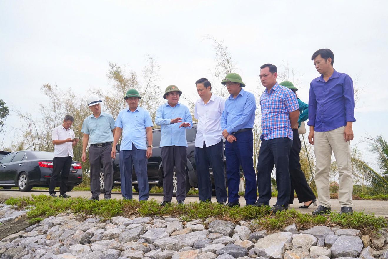 Huy động cả hệ thống chính trị vào cuộc triển khai công tác phòng chống lũ, hộ đê