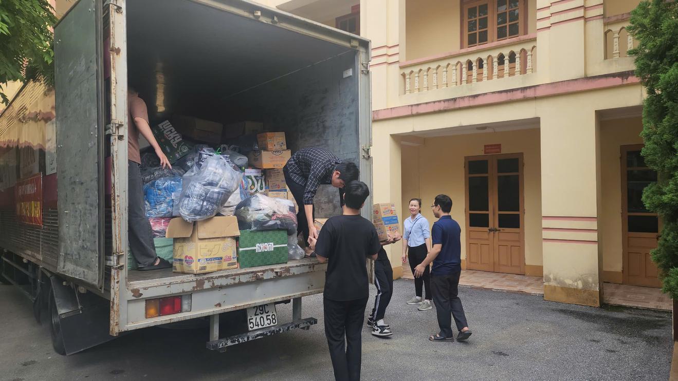 Tạp chí Thanh tra bắt đầu chuỗi hoạt động từ thiện ủng hộ bà con vùng lũ các tỉnh phía Bắc